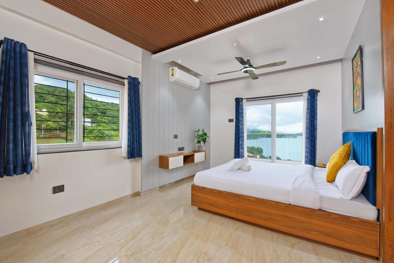 Villa Saffronstays Riverdale, Mulshi - Lakefront With Pool And Mountain View