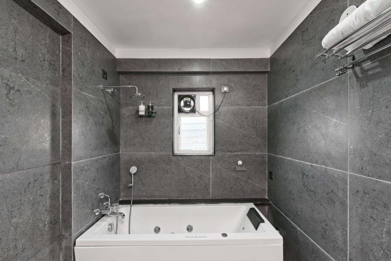 Saffronstays Riverdale, Mulshi - Lakefront With Pool And Mountain View * Pune